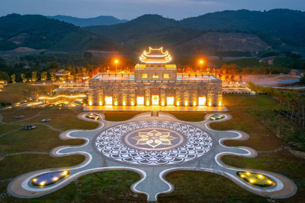 tay yen tu