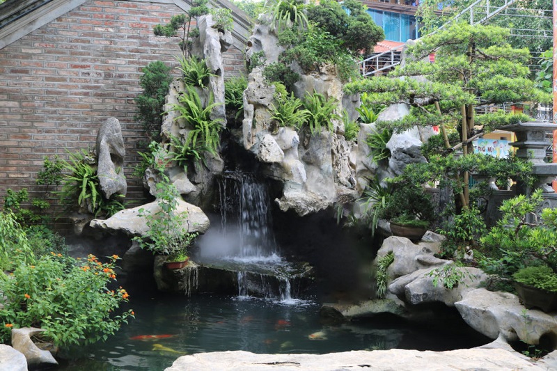 Thác nước phong thủy ngoài trời
