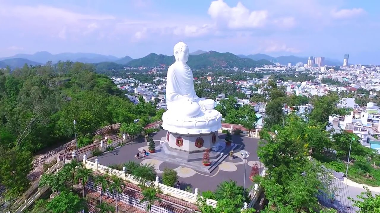 tuong phat trang chua long son nha trang