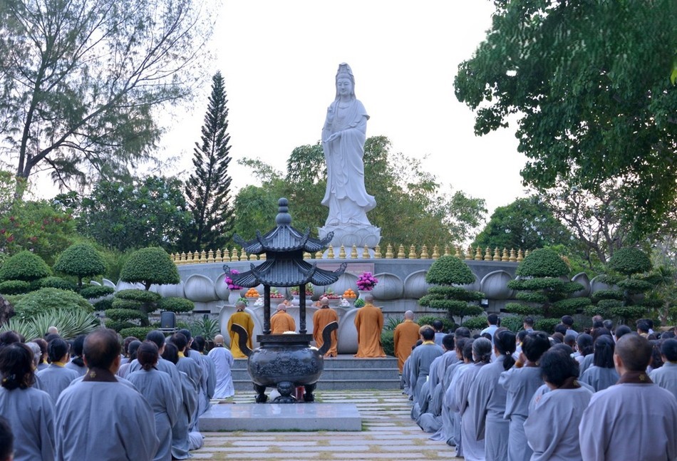 tuong quan am chua hue nghiem 2