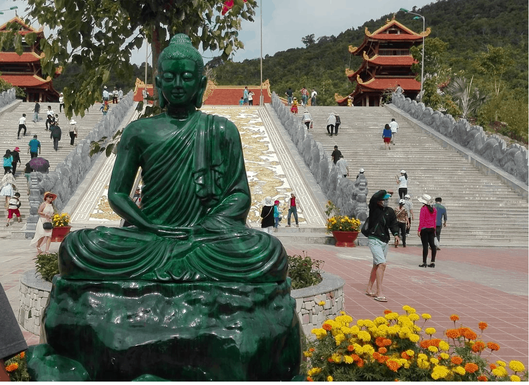 tuong phat ngoc chua ho quoc phu quoc