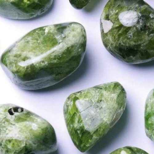 Đặc Điểm Của Đá Diopside – Ý Nghĩa Phong Thủy Và Công Dụng