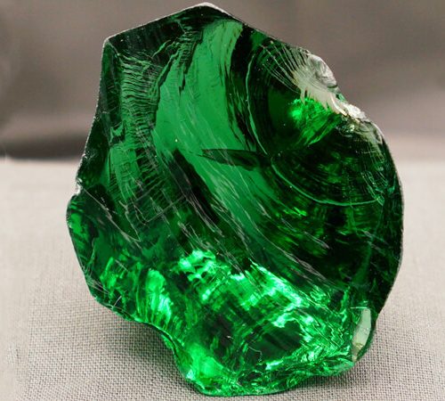 Ngọc Lục Bảo Là Gì? Công Dụng Và Ý Nghĩa Trong Phong Thủy