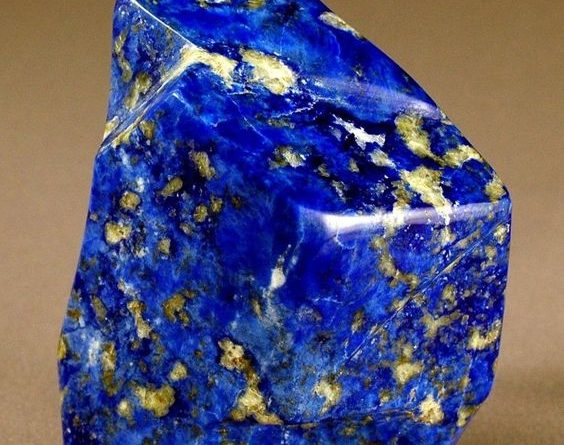 da phong thuy lapis