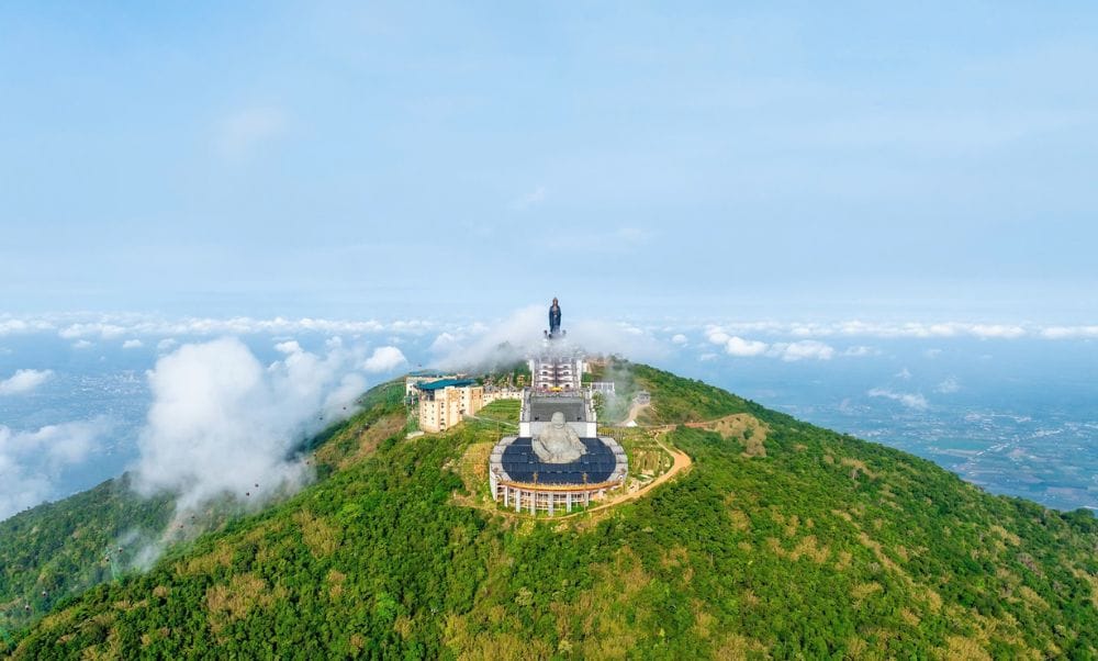 dinh nui ba den tay ninh