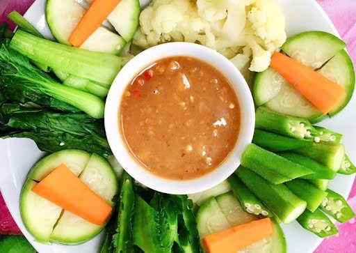 rau cu luoc cham man nem chay