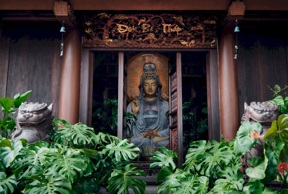 tuong phat chua dia tang phi lai