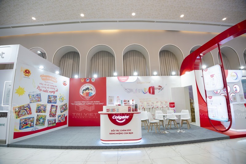 thi cong booth trien lam