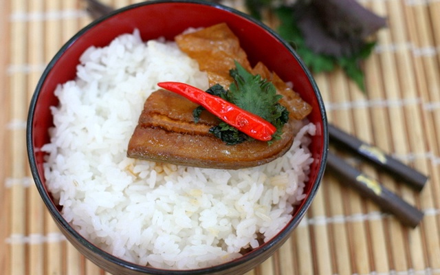 chuoi kho chay an voi com trang