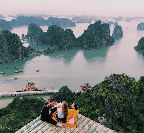 Những Điểm Du Lịch Ở Hạ Long Thu Hút Du Khách Nhất Hiện Nay