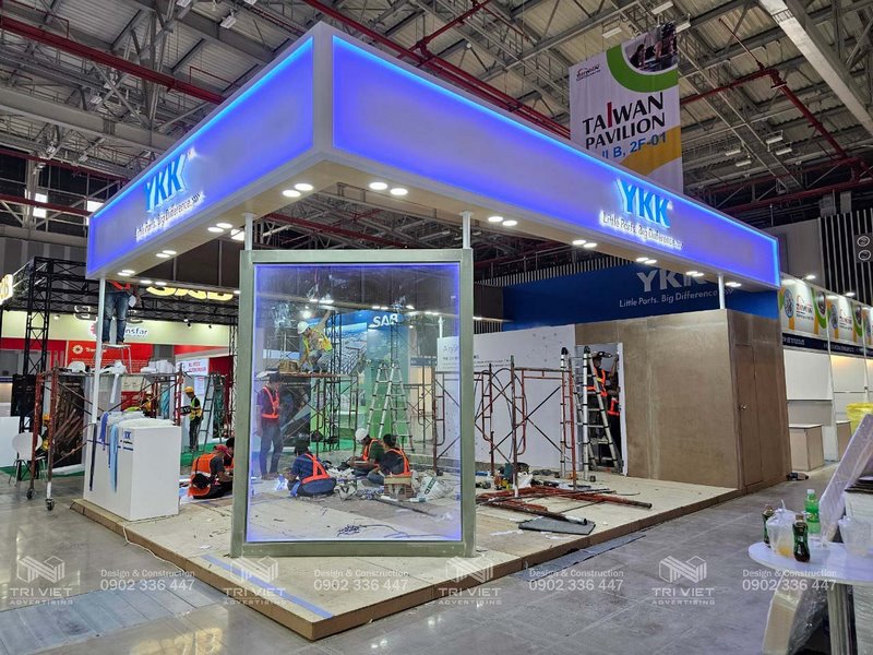 trang trí gian hàng ấn tượng