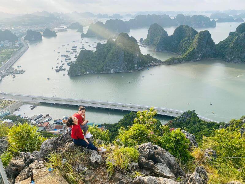 nui bai tho ha long
