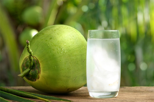 nuoc dua tuoi